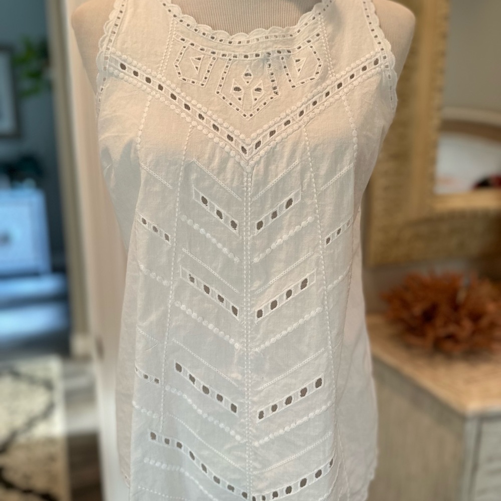 Gap white eyelet sleeveless blouse